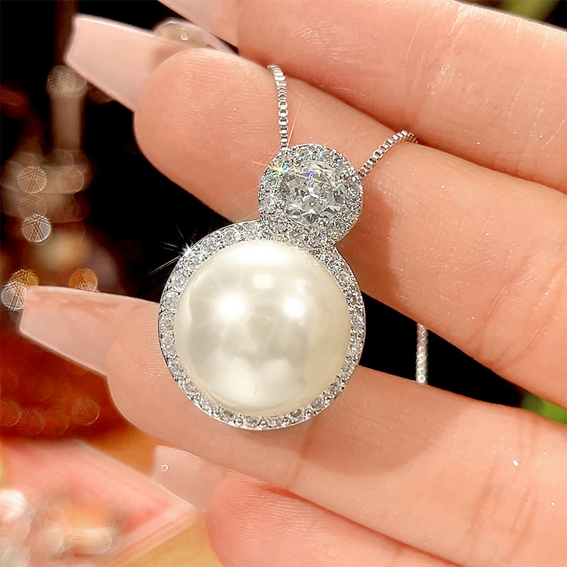 Colar com pingente elegante de pérola e pedra preciosa dourado_voghion.com