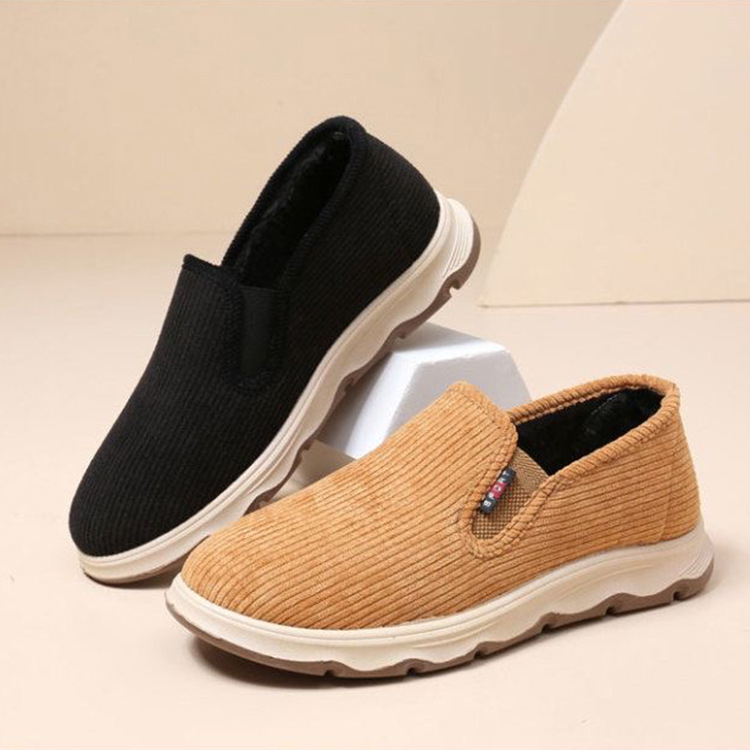 Zapatos de algodón de invierno con terciopelo, nuevos zapatos para padres de mediana edad, ligeros, cómodos y cálidos, viejos zapatos de tela de Beijing para hombres.