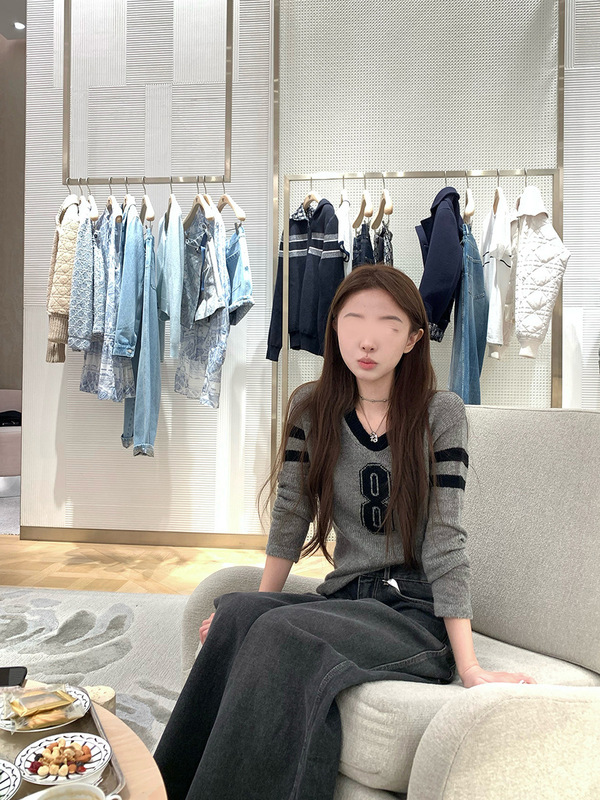 YUYUREAL 8号美式棒球风 撞色v领仿羊毛针织衫|undefined