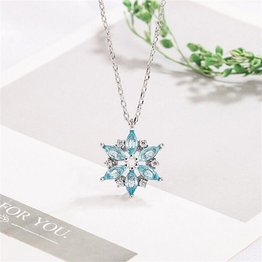 Ice Crystal Snowflake Pendant Necklace With Sparkling Diamonds_voghion.com