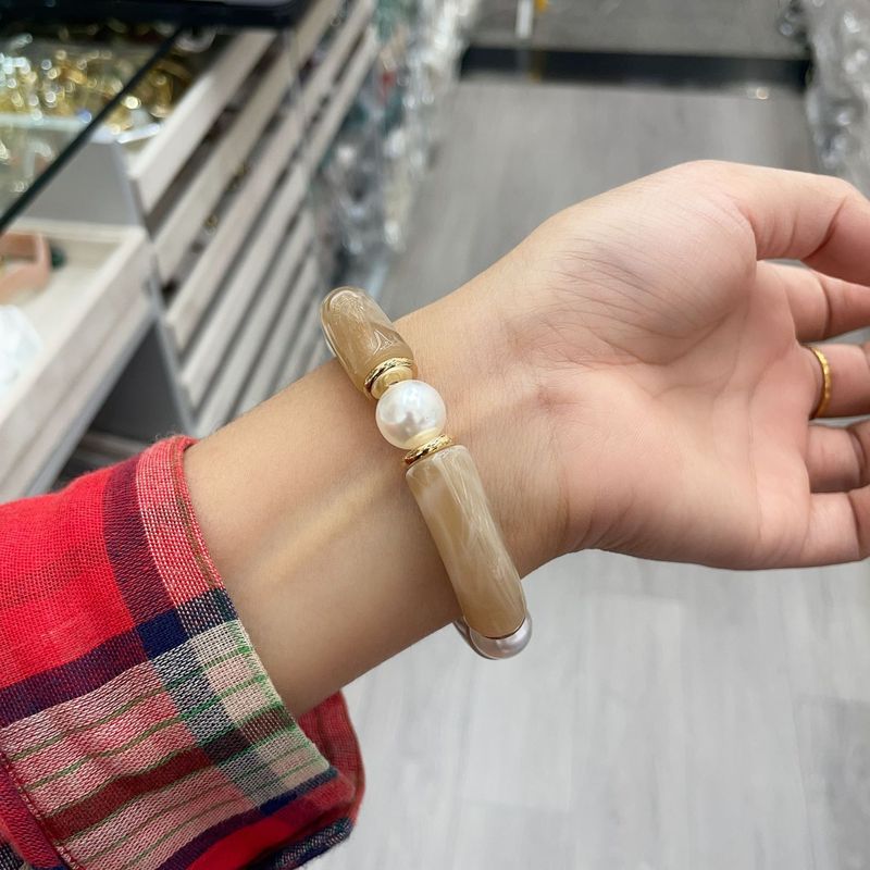 ヨーロッパとアメリカのファッショナブルなパーソナライズされたアクリルエルボブレスレット、湾曲した竹管、女性用パール弾性ロープ友情ブレスレットジュエリー|undefined