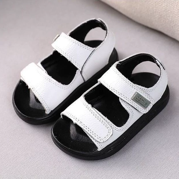 Сандалии для мальчиков, летний стиль, 2–6 лет, пляжная обувь для малышей, новинка 2025 года, ультралегкие кожаные сандалии с открытым носком для маленьких мальчиков