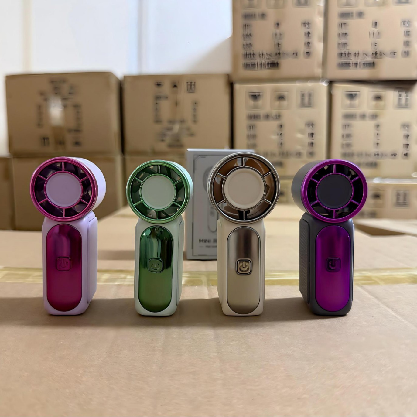 X688 pequeño ventilador transfronterizo de alta velocidad mini ventilador portátil al aire libre USB de carga 100 velocidades de alta velocidad