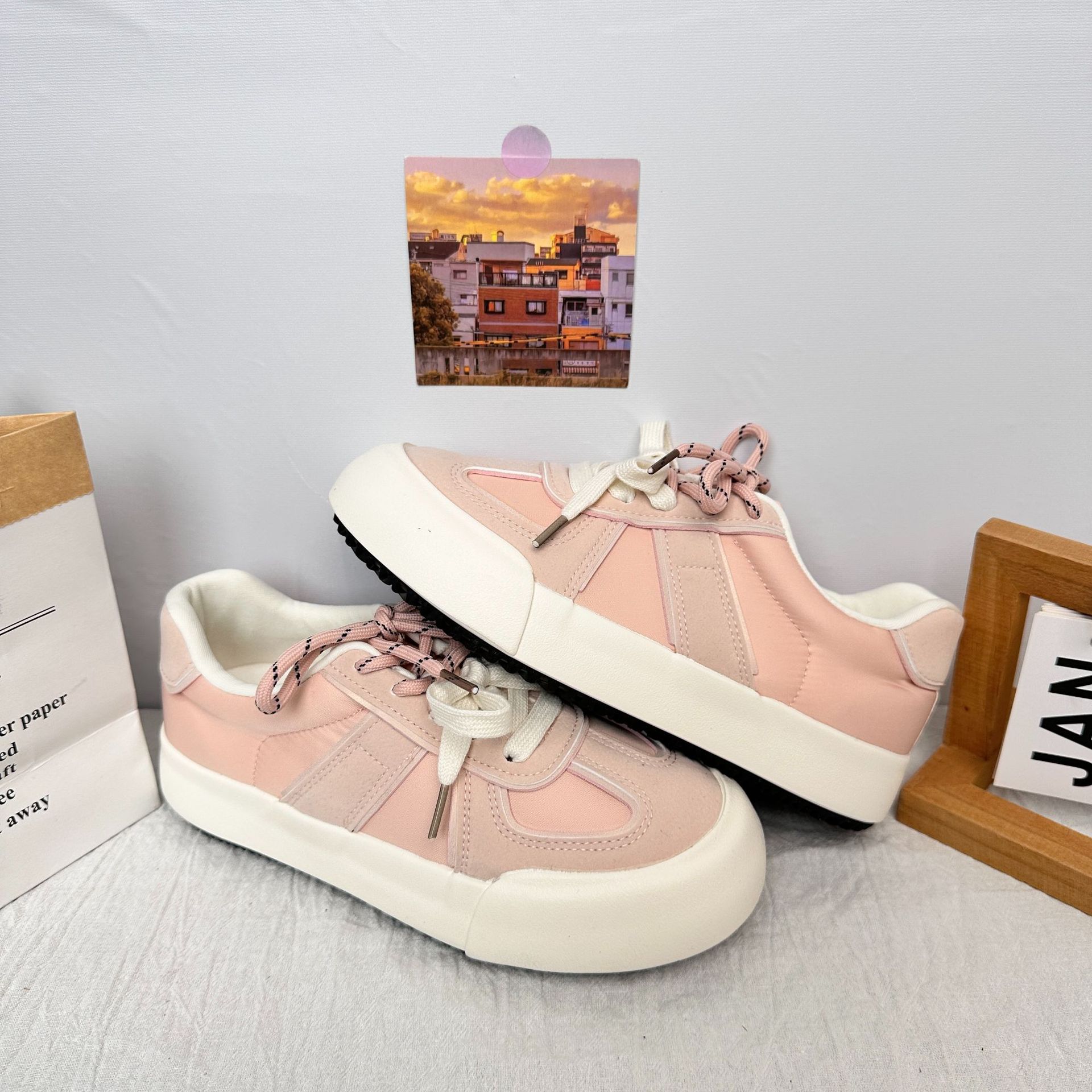 6632 plantillas de látex zapatos de entrenamiento alemanes de suela gruesa zapatos de pan femeninos feos y lindos 2025 nuevos zapatos de primavera de punta redonda zapatos blancos image 7