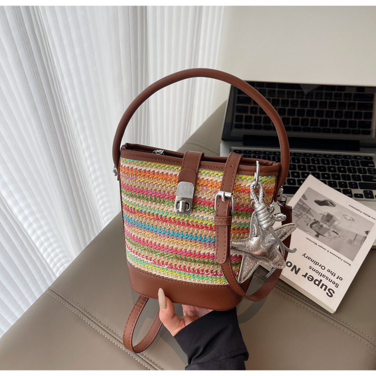 A trendy and fashionable straw-woven phone bag for women in the summer of 2025, a Korean version of a niche and simple crossbody bag undefined