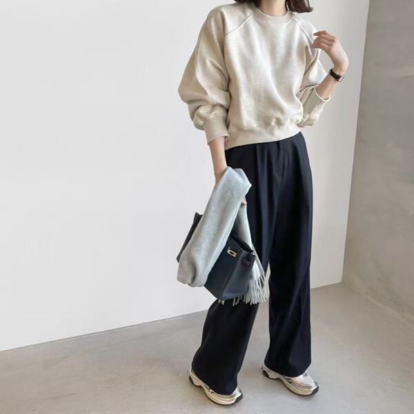 Fashionable demi-season warm short sweatshirt