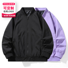 667����п�������Ů������˶��ϳ��������Ļ��������ӡLOGO