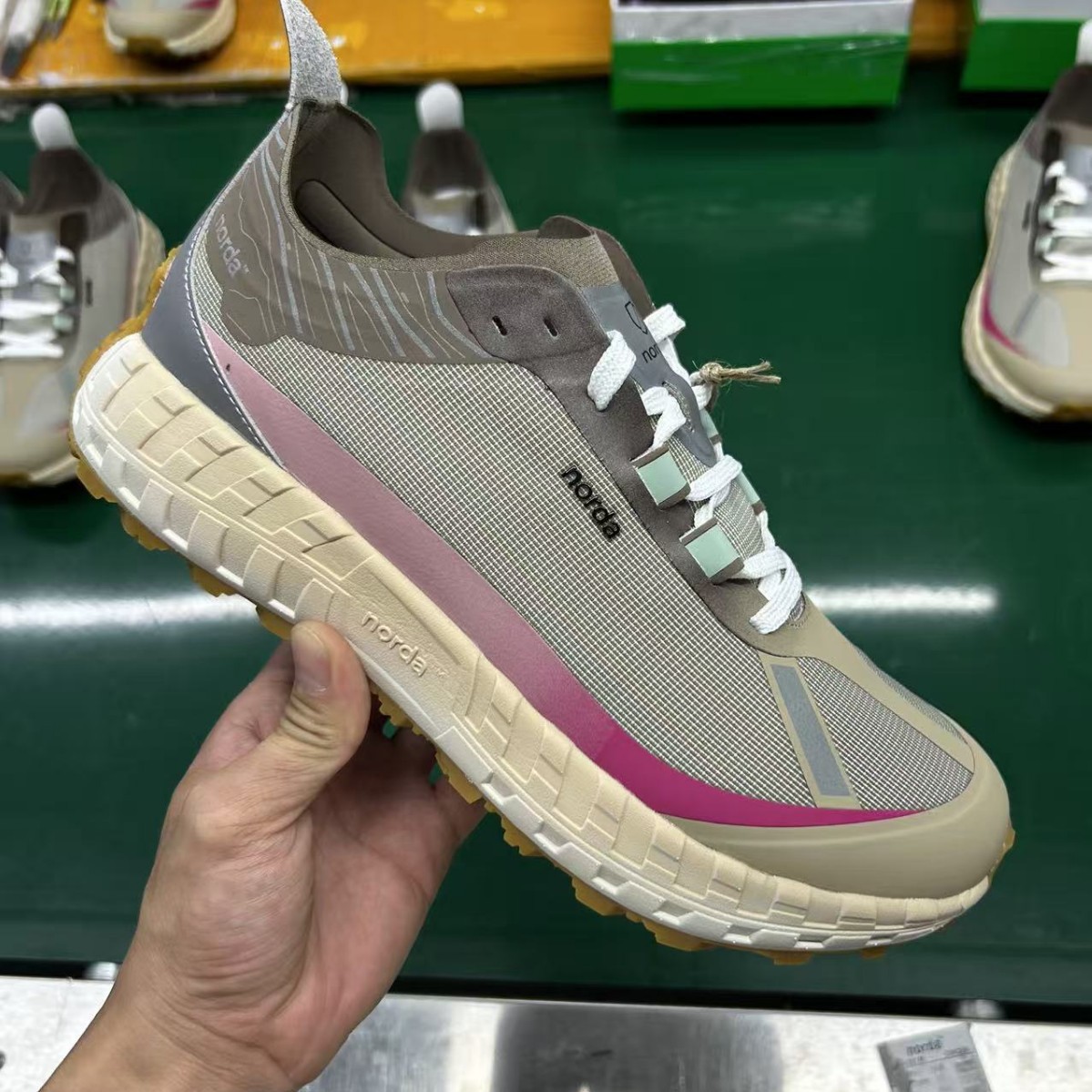 Norda 001 zapatos de montaña de empresa transfronteriza, zapatos de correr de altura baja para hombres y mujeres