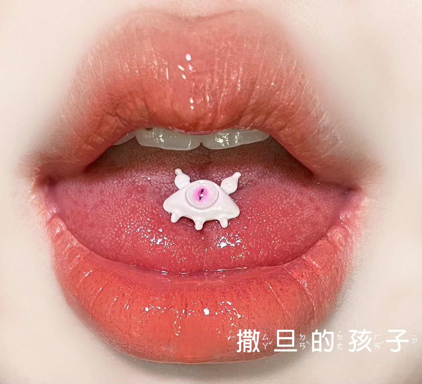 Silver pointed spike labret stud material detail
