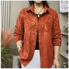 早秋のゆったりした雰囲気の長袖ファッションプリントの中高年のお母さんは秋に痩せて見えるコートのカジュアルな上着のシャツを着ます。