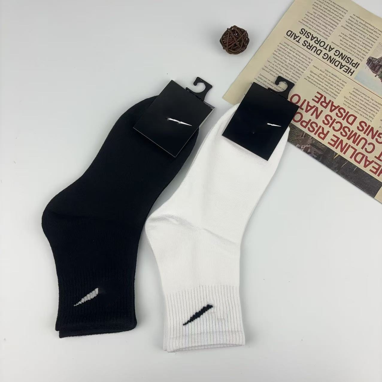 Suwan Nakes Four Seasons Mid-Calf Black and White Sports Socks Hook Men's and Women's Boat Socks Short Flat Socks