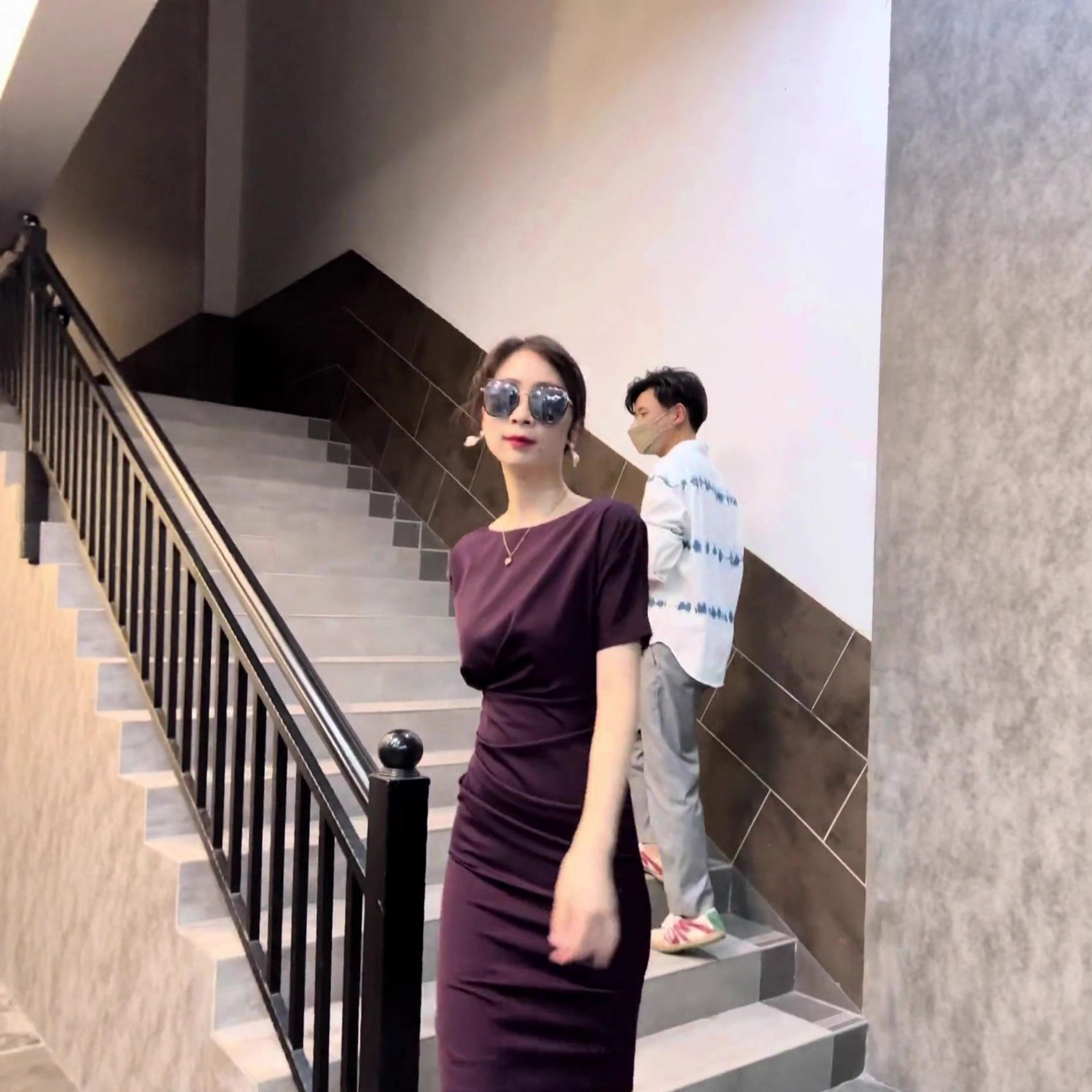 Váy liền ôm sát body tôn dáng phong cách Pháp chic cổ điển mùa hè — màu tím
