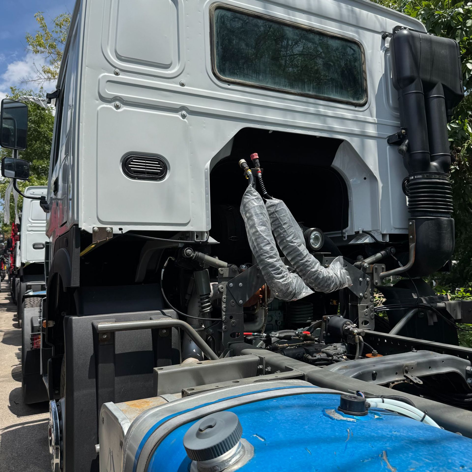 HOWO 371 tractor trailer head, dual-drive engineering sand and mineral cargo transport semi-trailer HOWO tractor trailer head