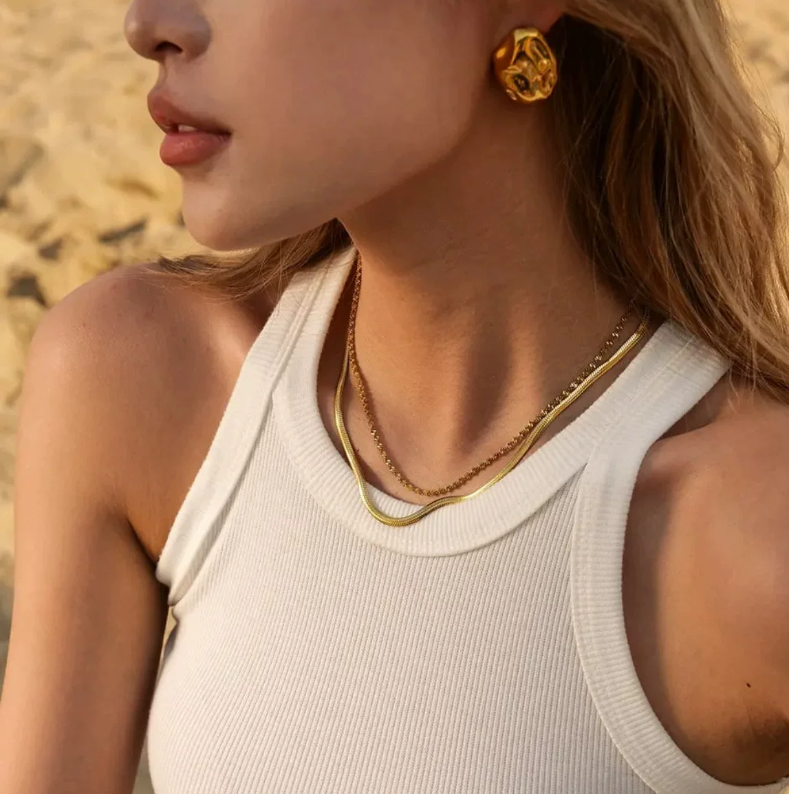 Европейские и американские трансграничные плиссированные серьги-гвоздики из нержавеющей стали для женщин INS Интернет-знаменитости Позолоченные 18 карат простые универсальные нерегулярные забитые серьги