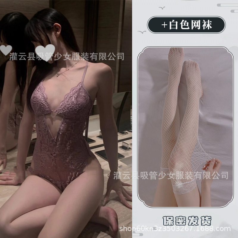 보라색 점프수트 + 흰색 망사 스타킹