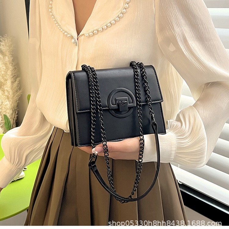 Foreign trade 2024 autumn women's bag wholesale fashion texture western style chain bag shoulder messenger bag all-match small square bag