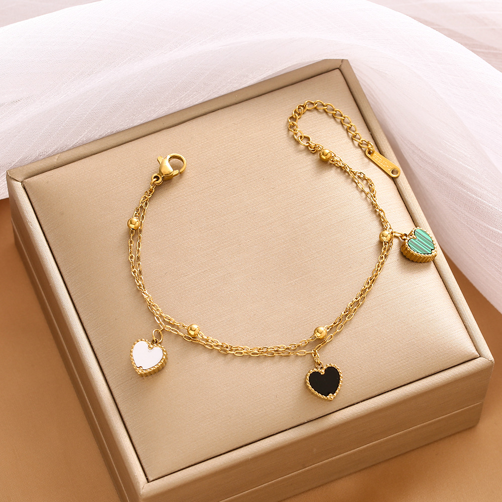 Pulsera de trébol de acero titanium vendedora caliente transfronteriza europea y americana con incrustaciones de concha pulsera colgante pulsera de diseño avanzado sin desvanecimiento al por mayor