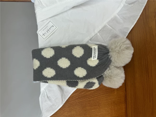 Polka dot gray