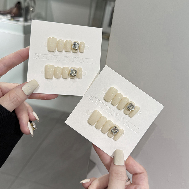 完成したヨーグルトホワイトウェアラブルマニキュア、日常使いに多用途、シンプルで美白、ブティックインターネットセレブの新しい取り外し可能なネイルステッカー|undefined
