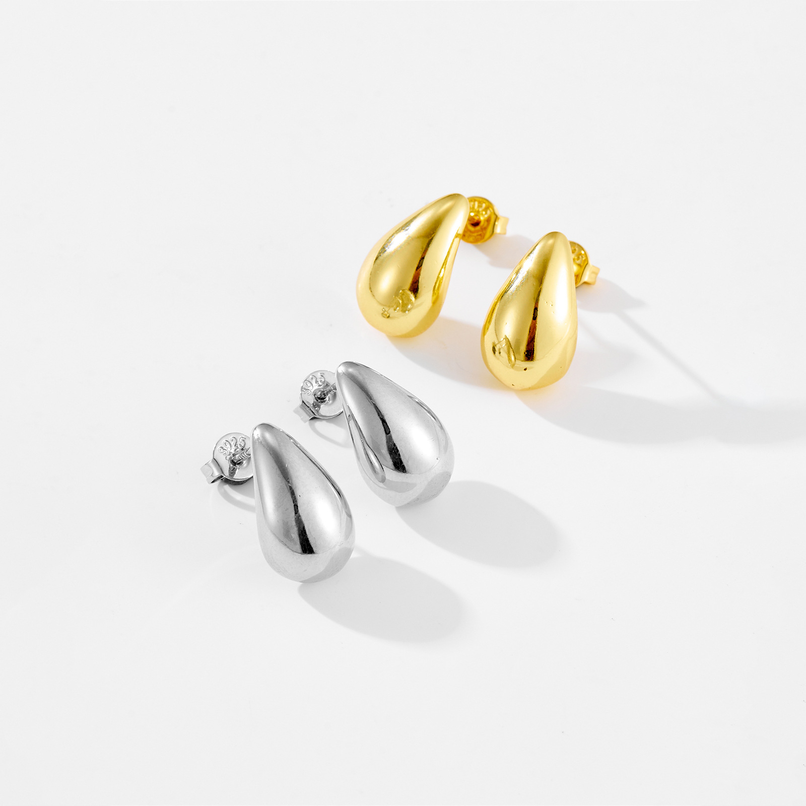 歐美時尚個性高級感耳釘女耳骨釘2024年新款小眾光面免摘耳飾批發