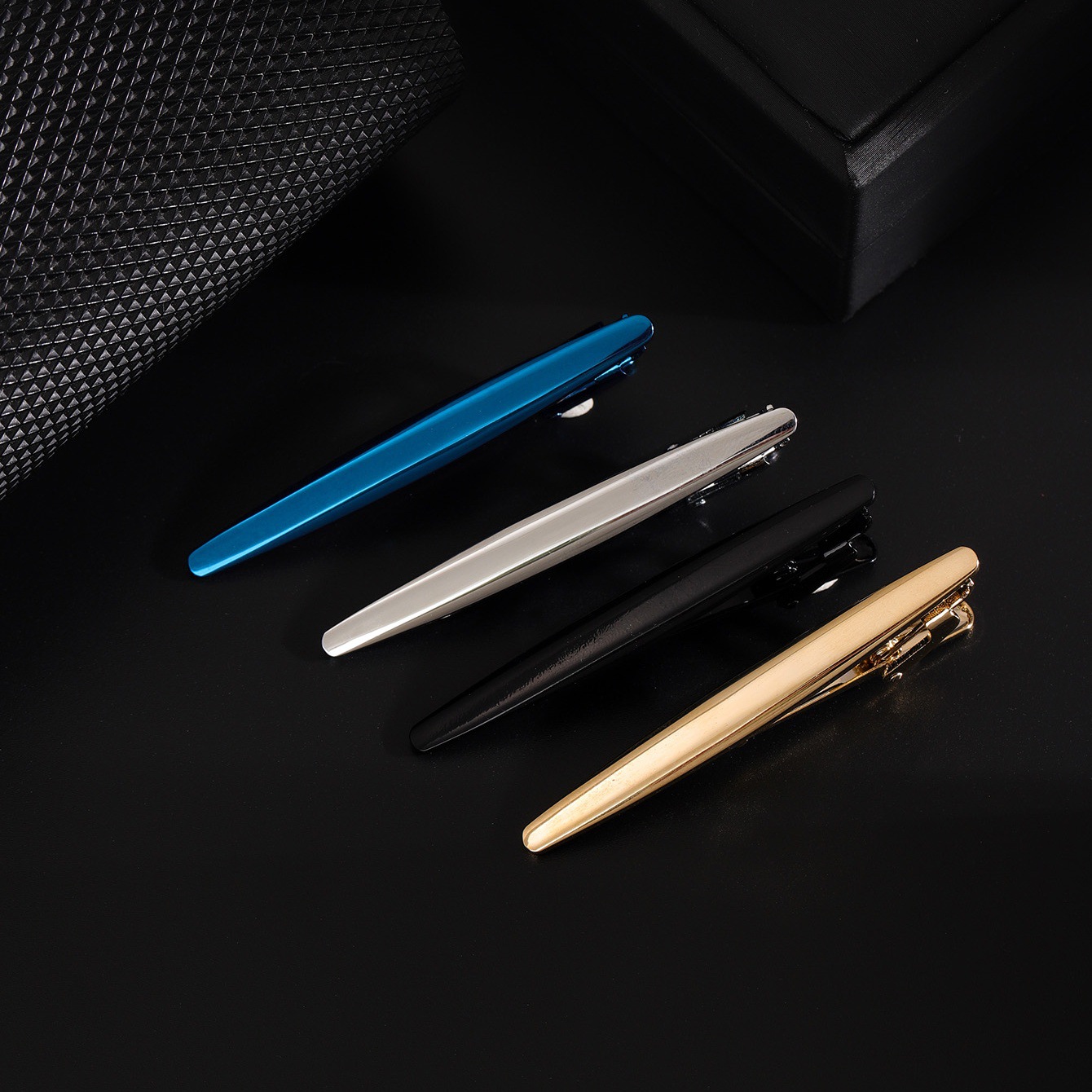 New Men's Tie Clip Business Classic Simple Copper Material Clip Gold and Silver Blue and Black Four-color Tie Accessories