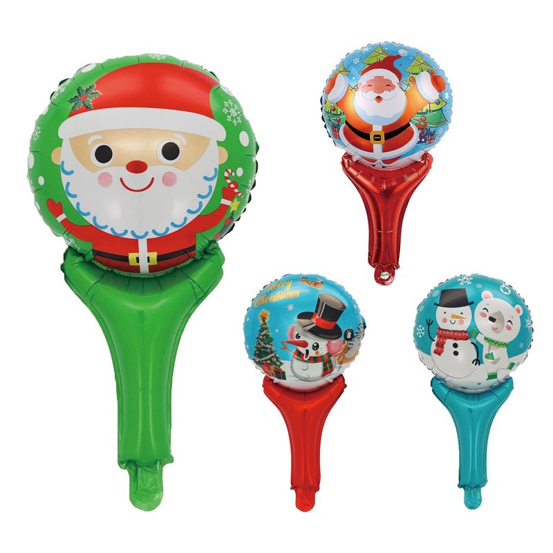 クリスマスのクリスマスツリーの老人雪だるまは棒のカチューシャの装飾品を持っています。|undefined