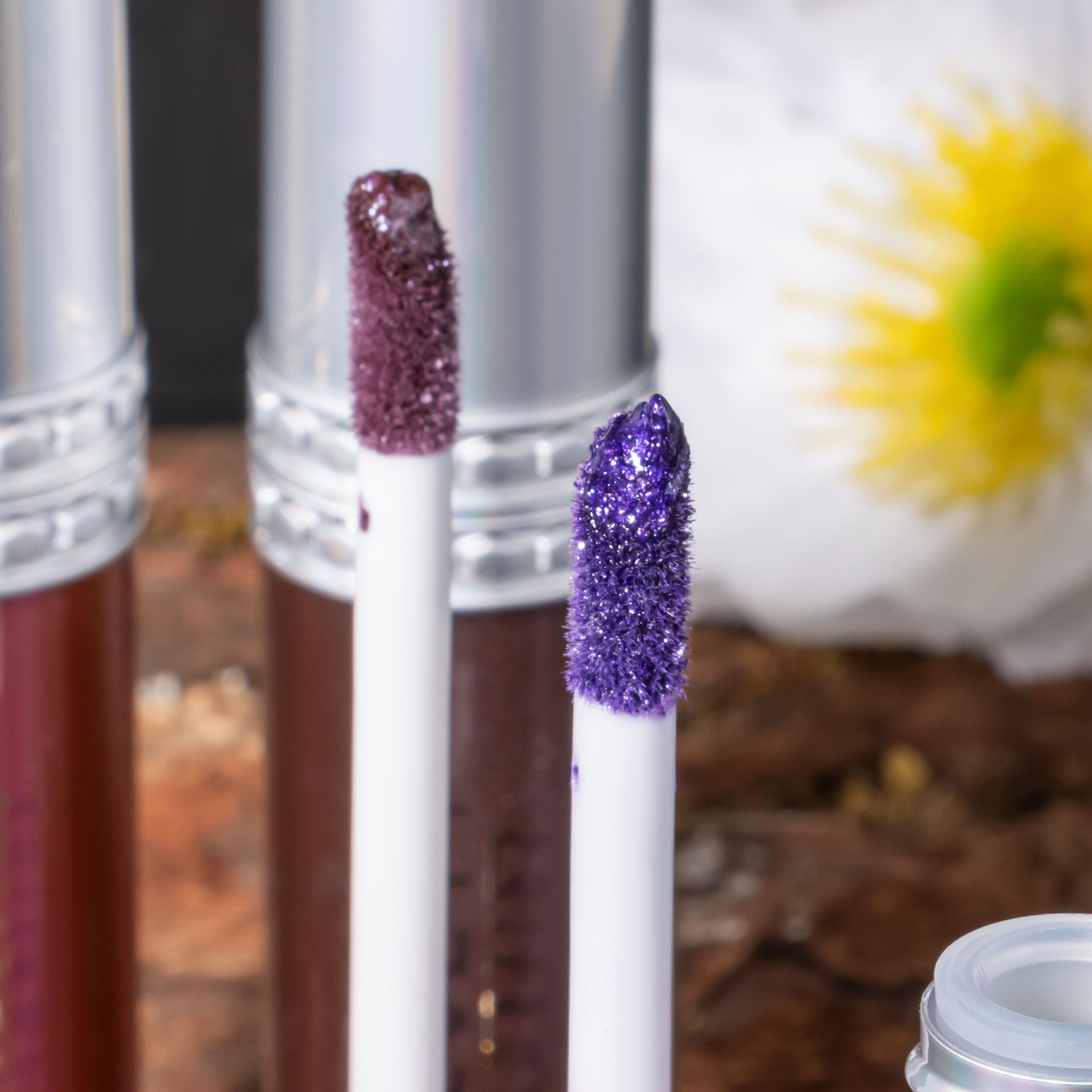 SHCOETY Cross-border Sparkling Polarized Lip Gloss is long-lasting and easy to color, with a dazzling bright lip gloss and a fine pearlescent glow that moisturizes the lips undefined