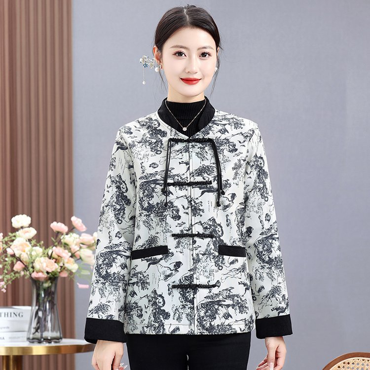 The short jacket in early autumn still keeps you feel and charm in…