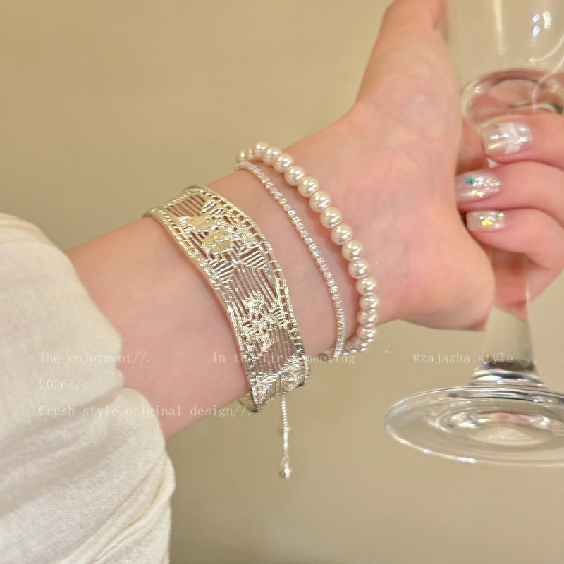 Silver Woven Floral Design_Zircon Hollow Pearl Bracelet Luxurious High-End Fashionable Elegant Designer Jewelry for Women Silver Woven Floral Design_Zircon Hollow Pearl Bracelet Luxurious High-End Fashionable Elegant Designer Jewelry for Women