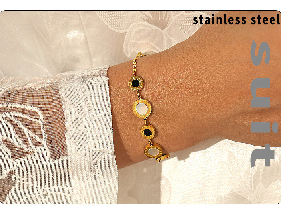 Stilvolles, einseitiges Muschelarmband mit römischen Ziffern in Schwarz und Weiß – schlichtes Nischendesign aus Edelstahl._voghion.com