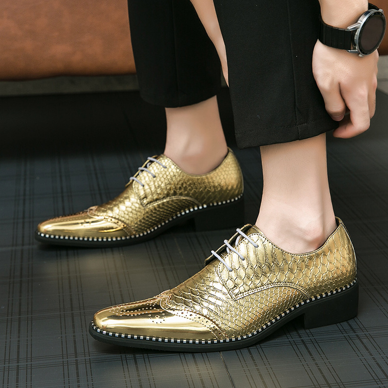Zapatos de cuero de bloque de negocios transfronterizos de tamaño grande oro brillante, zapatos de estilo europeo y americano de tamaño grande, zapatos de derby de encaje de altura