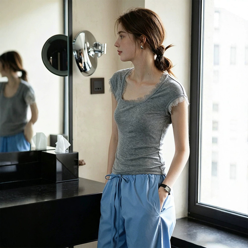 French-Style Gray U-Neck Short-Sleeve Knit T-Shirt for Women, Summer Lace-Trimmed Large Neckline, Slim-Fit, Niche Top French-Style Gray U-Neck Short-Sleeve Knit T-Shirt for Women, Summer Lace-Trimmed Large Neckline, Slim-Fit, Niche Top