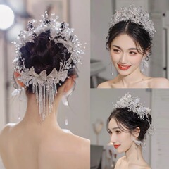 花嫁の結婚の頭飾りセットがきらきらしています。