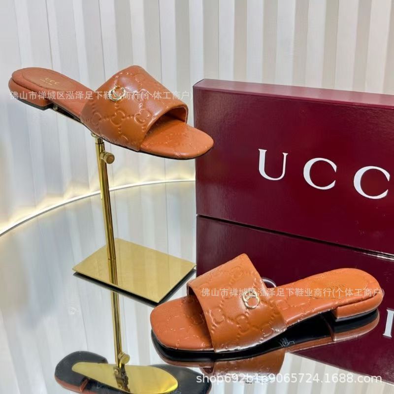 G2026 nuevo fondo plano estampado una palabra zapatillas frías letras antideslizantes casuales zapatillas de playa clásicas zapatillas de mujer