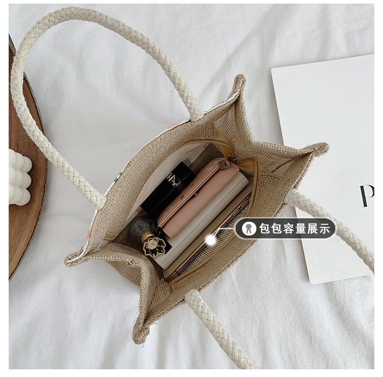 A new 2024 Korean-style cotton, linen and canvas woven small bag for women, simple, fashionable and casual college student handbag Application Scenario