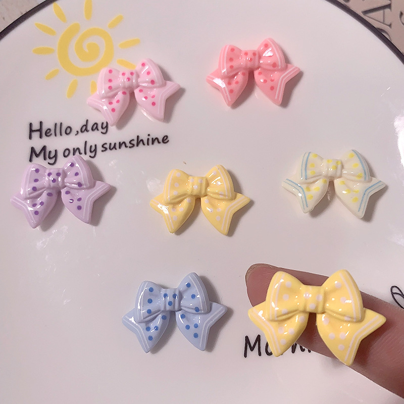 Cartoon brillante color con puntos arco corbata clip de cabello cuerda clip de cabello pegamento de crema DIY accesorios de resina de hebilla