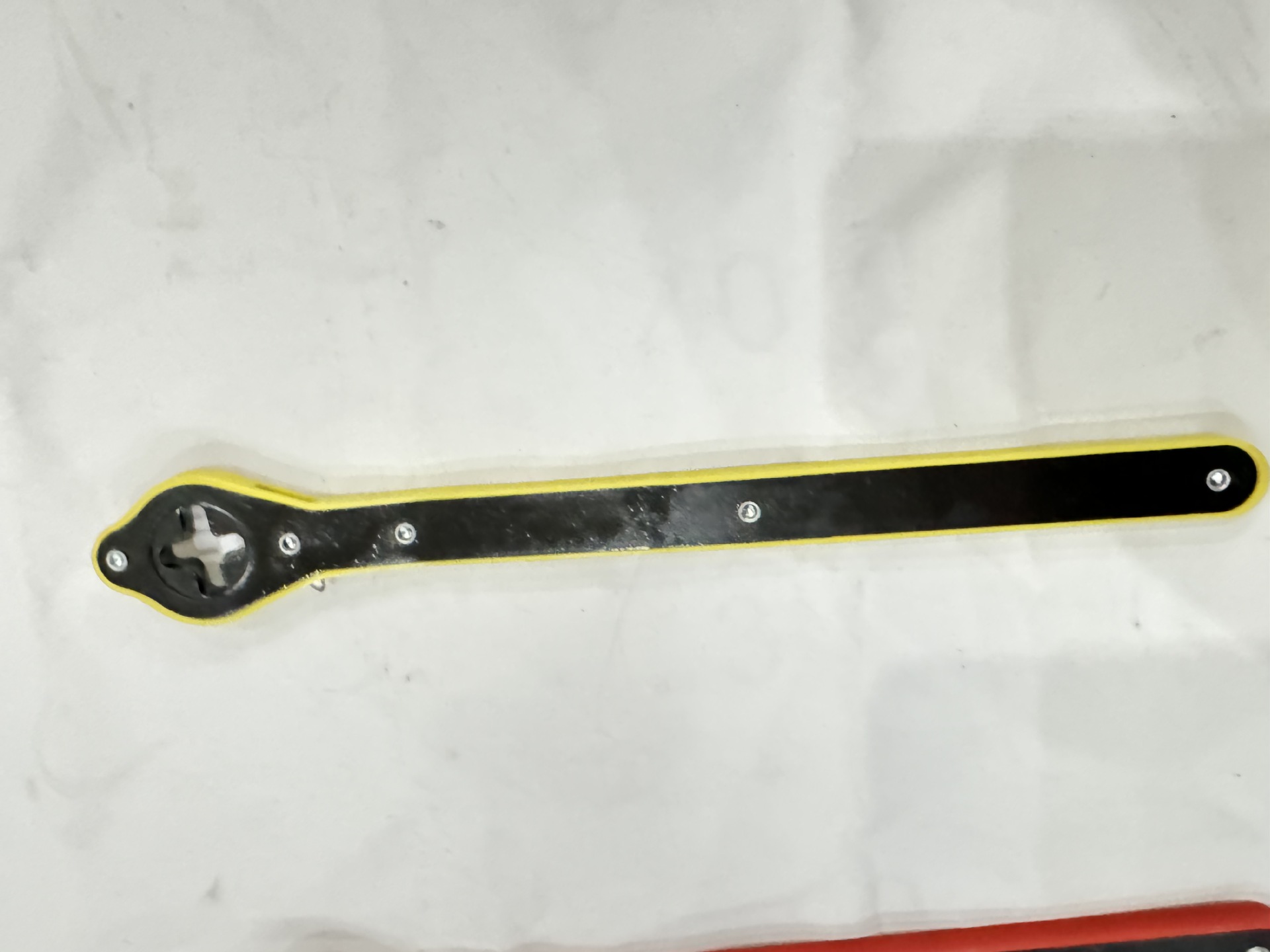 Procesamiento de fábrica llave de ahorro de mano de obra coche pequeño coche Llave de trinquete mano de ahorro de mano rockero esquila herramienta de descarga de neumáticos