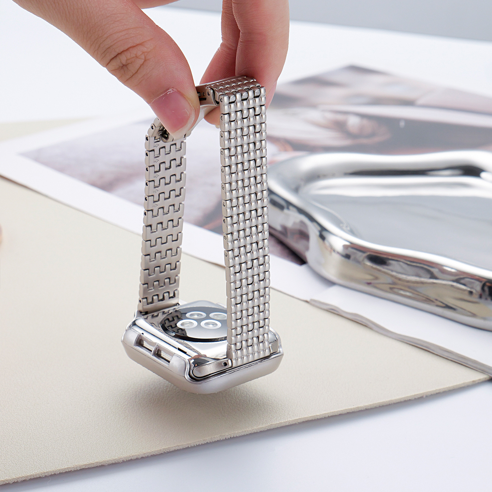 Suitable for Apple Iwatchs10/11 Watch Strap Stainless Steel Baby's Breath Foldableing Buckle Women's Metal Watch Strap