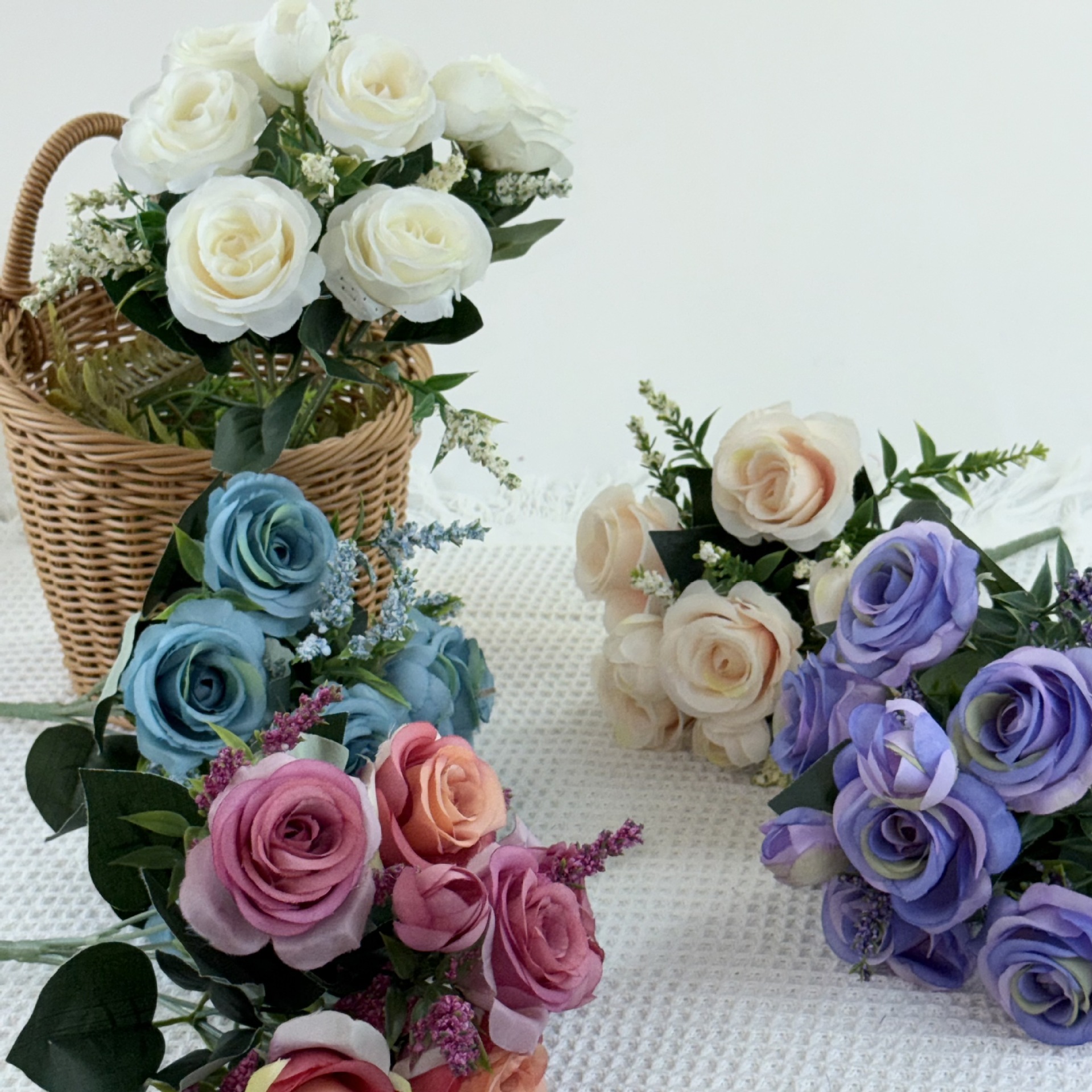 Comercio exterior transfronterizo al por mayor Manso de boda de Amazon Ramo de flores Rosas Sosteniendo explosiones transfronterizas Flores artificiales Flores artificiales Flores falsas