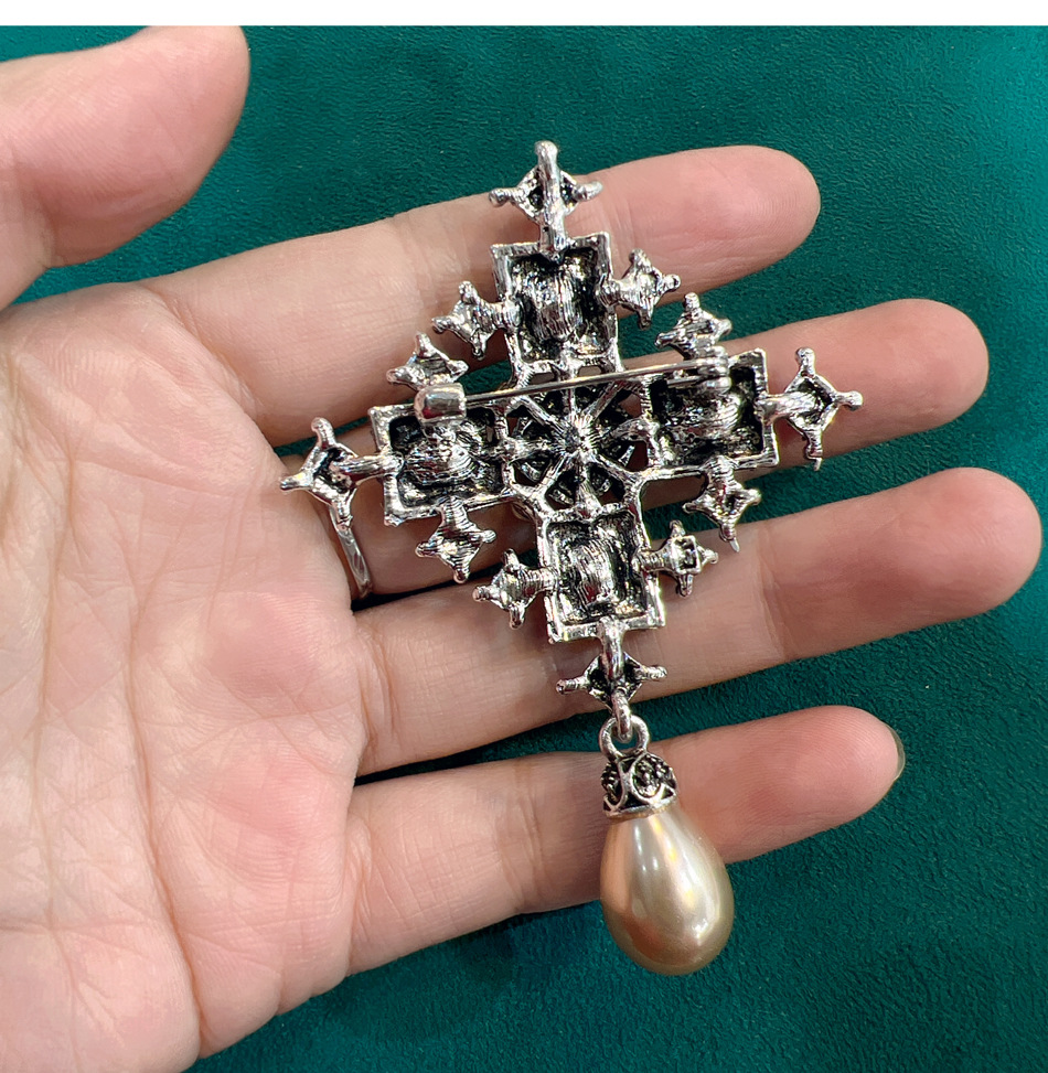 Cross Pattern Retro Pin Cross Alloy Plating Inlay Rhinestones Pearl Women'S Brooches