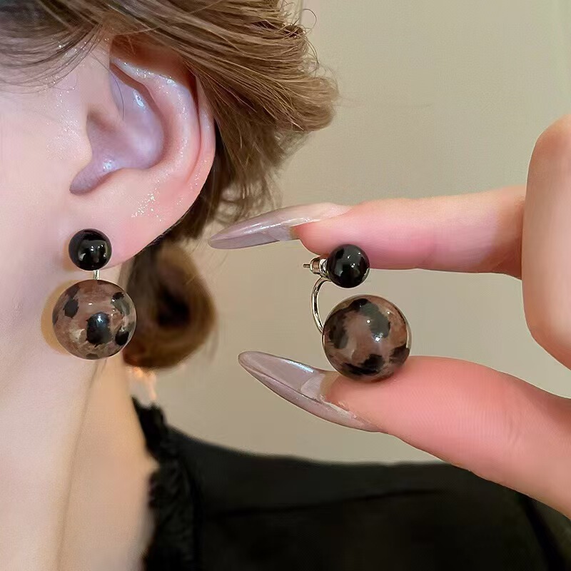 Fashionable and Simple High-End Leopard Print Round Bead Geometric Earrings, Light Luxury High-End Temperament Niche Design Fresh Earrings