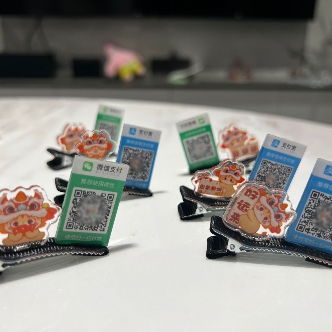 龙年拜年搞怪迷你可爱二维码饰品发夹可批