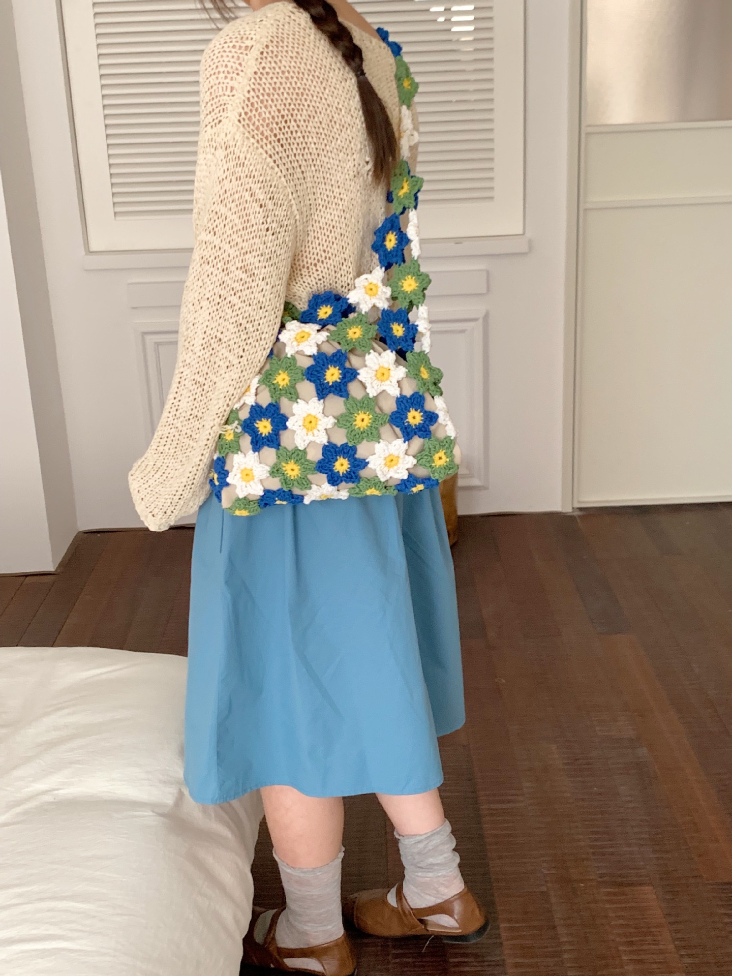 Woolen summer woven one-shoulder bag, beach top with cups for traveling, flowered