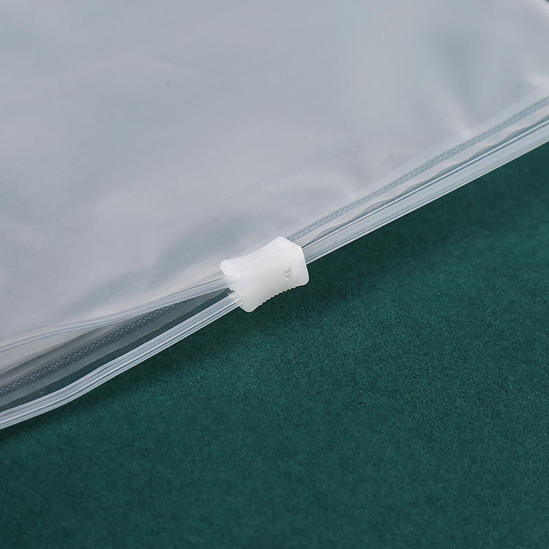 Bolsa de ropa esmerilada transparente de PE al por mayor bolsa de embalaje de ropa al contado calcetines de ropa interior bolsa con cremallera de bolsillo autosellada