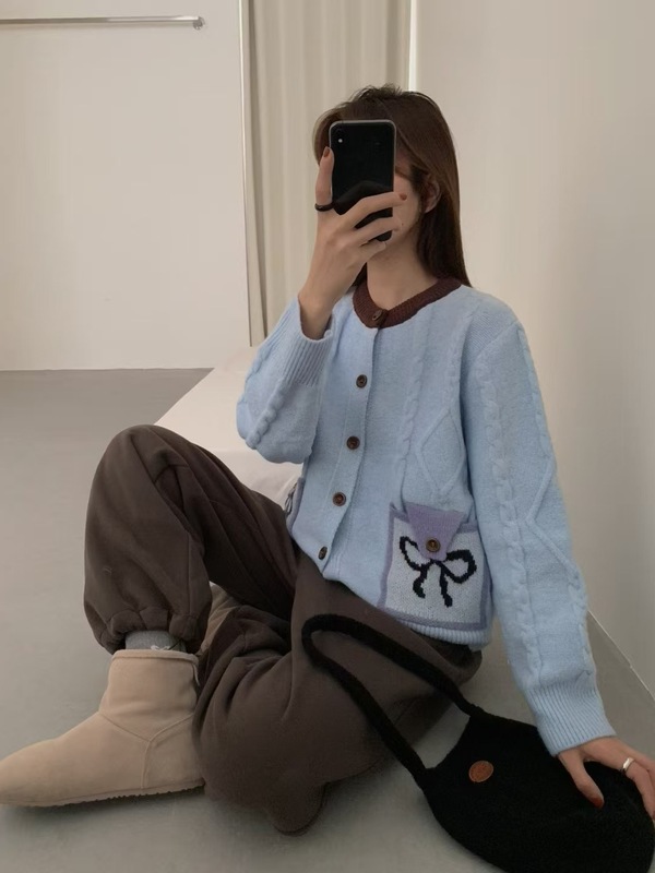 减龄蝴蝶结麻花毛衣撞色开衫女秋冬新款复古软糯慵懒风针织外套潮|undefined