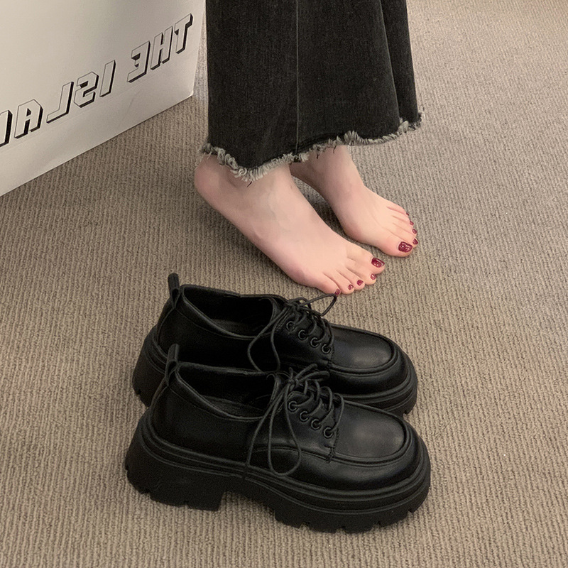 Zapatos de cuero negro para las mujeres 2024 primavera nuevo todo-fósforo de suela gruesa estilo británico mocasines populares estilo preppy JK zapatos de una sola capa