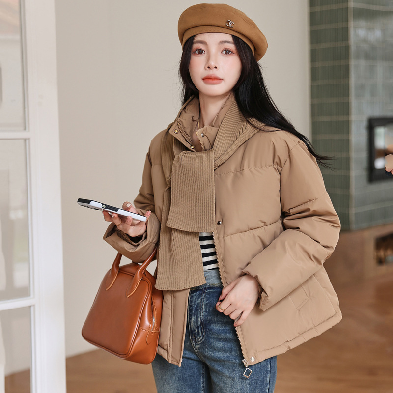 Al por mayor ropa de algodón 2025, ropa de algodón de pluma corta para mujeres nuevo otoño y invierno grueso ropa de pan chaqueta de algodón suelta
