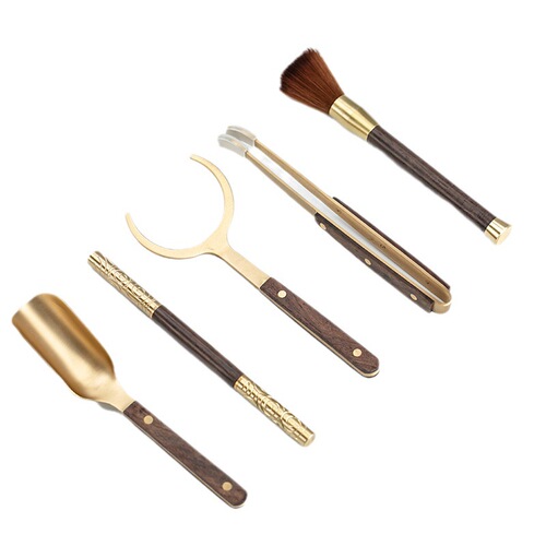 Pure copper five-piece tea ceremony six gentlemen accessories, pure copper solid wood tea clip, tea spoon, tea knife, teapot brush, cup coaster, copper and wood