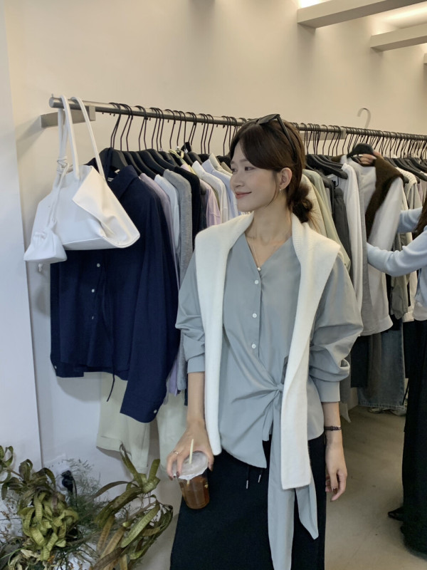 【MISS密思家正品店】极简气质V领排扣侧边系带衬衫女装W691|undefined