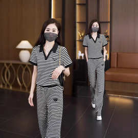 条纹运动v领拼接套装女夏季2026新款大码洋气减龄休闲裤子潮
